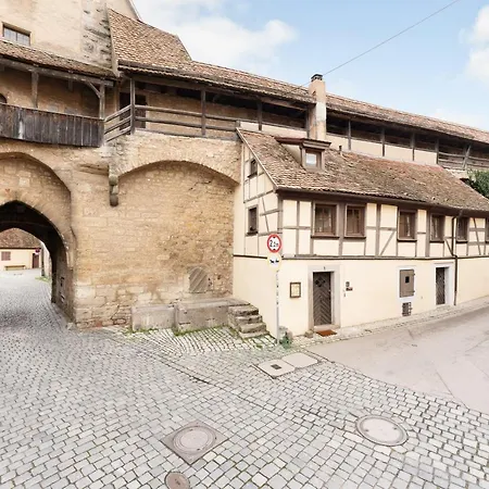 Naechtigen An Der Stadtmauer *