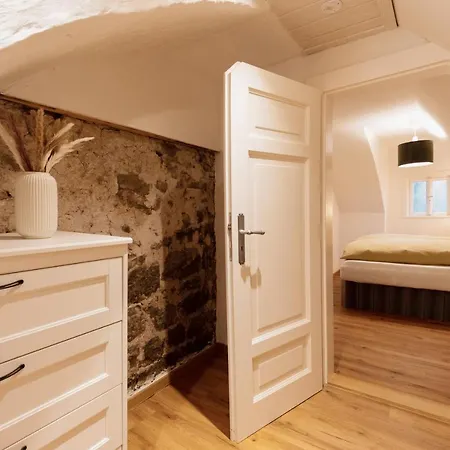 Naechtigen An Der Stadtmauer * Rothenburg ob der Tauber